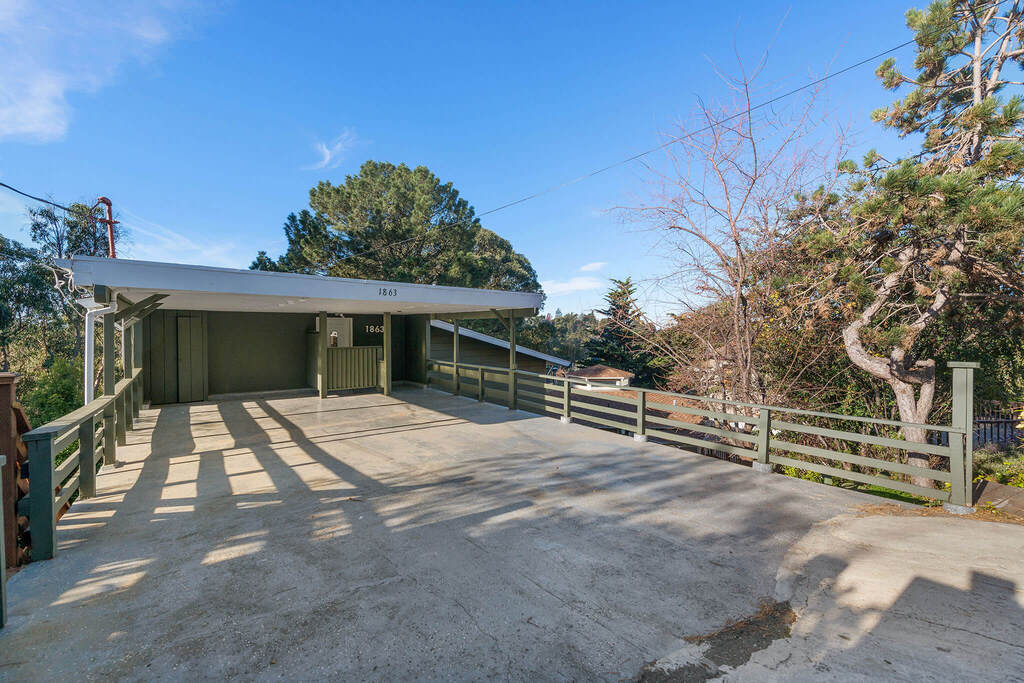 18611863 Magellan Drive Updated MidCentury Duplex In Montclair