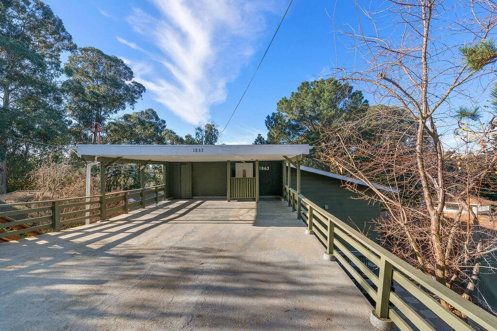 18611863 Magellan Drive Updated MidCentury Duplex In Montclair