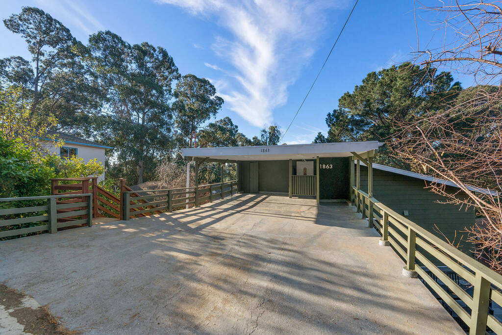 18611863 Magellan Drive Updated MidCentury Duplex In Montclair