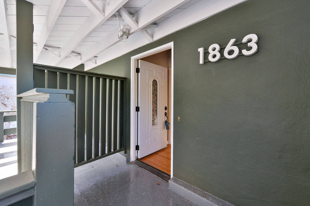 1861-1863 Magellan Dr, Oakland CA
