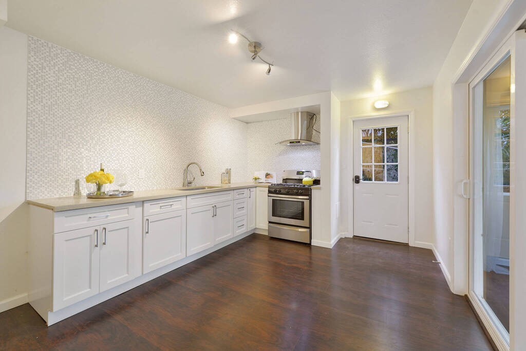 18611863 Magellan Drive Updated MidCentury Duplex In Montclair