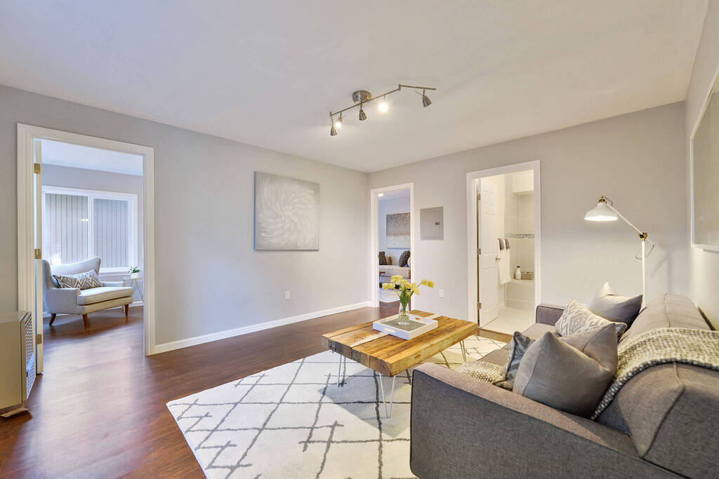 18611863 Magellan Drive Updated MidCentury Duplex In Montclair