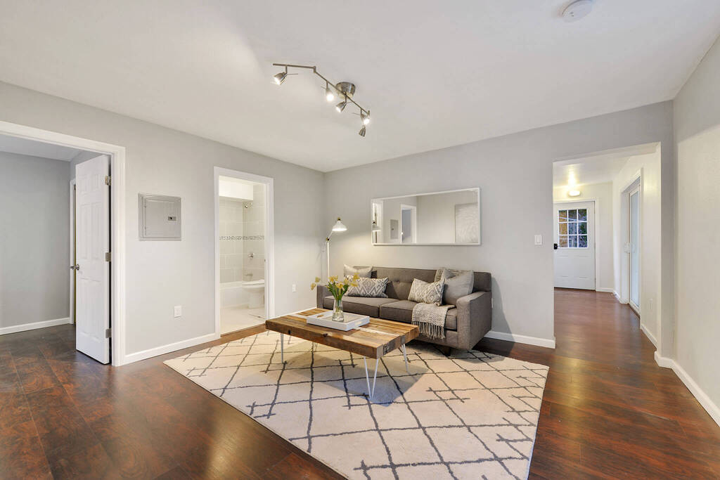 18611863 Magellan Drive Updated MidCentury Duplex In Montclair