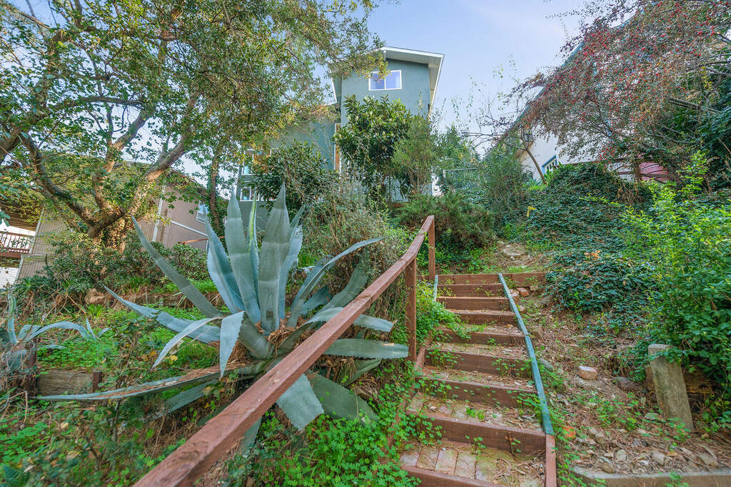 1861-1863 Magellan Dr, Oakland CA