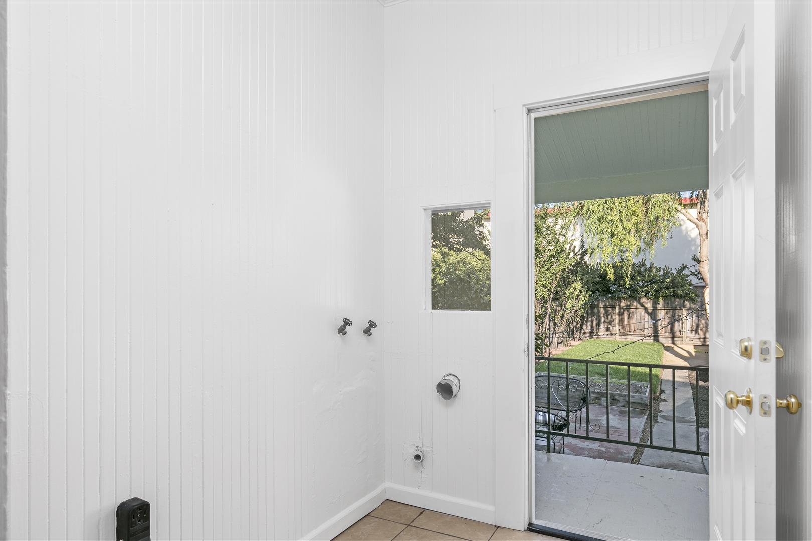 3888 Webster St, Oakland CA