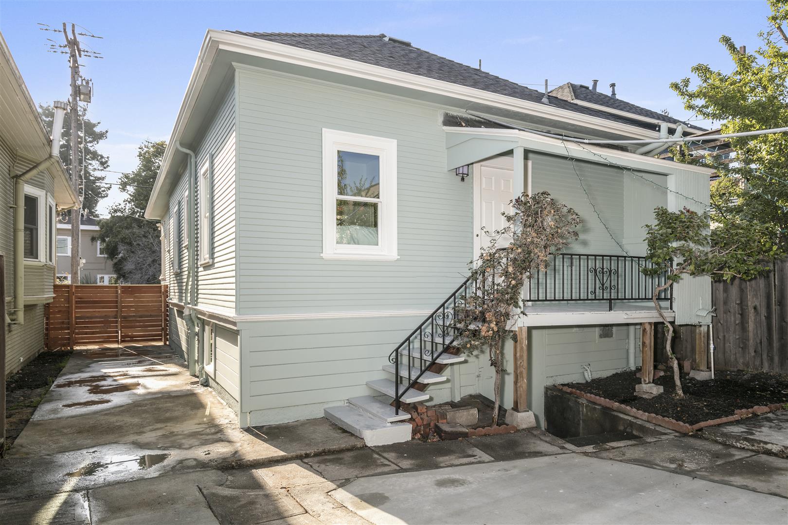 3888 Webster St, Oakland CA