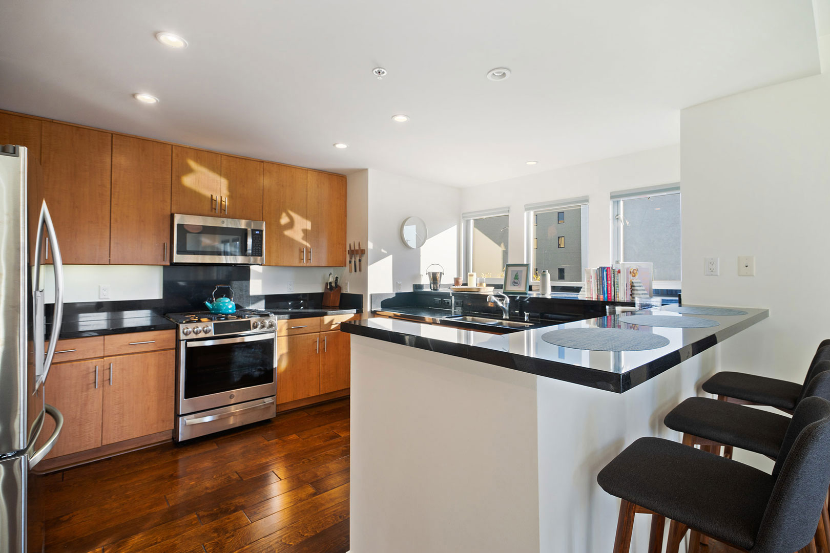 438 W Grand Ave, #401, Oakland CA